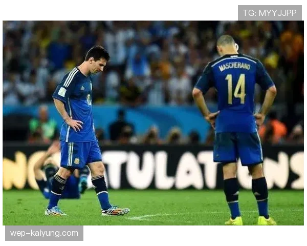 快速任意球规则：何时允许直接开球及裁判常见处理